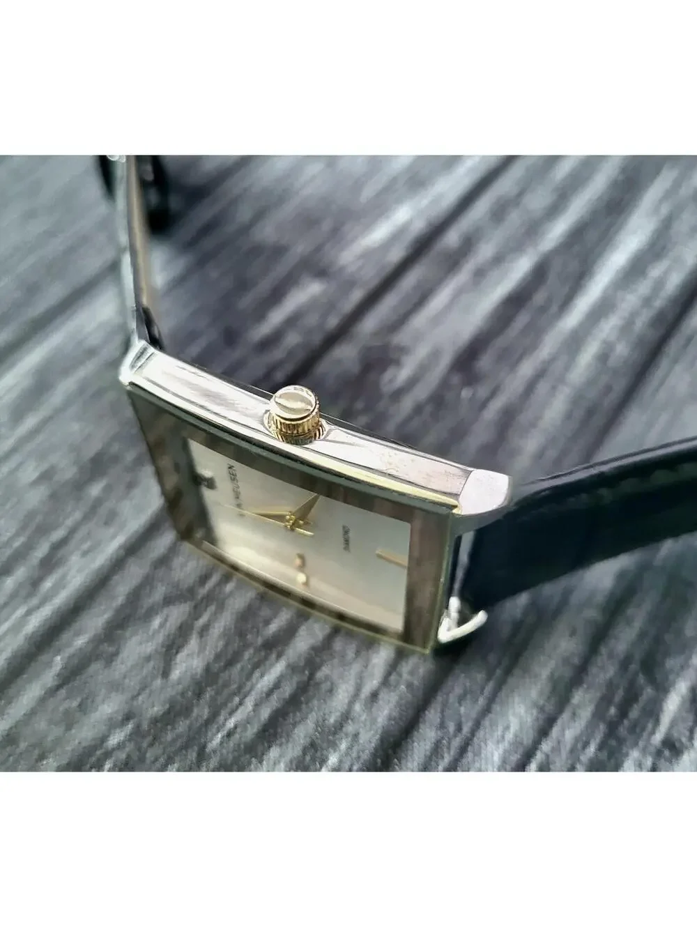 Rare Vintage Van Heusen‎ Diamond Mens Bold Tank Dress Watch